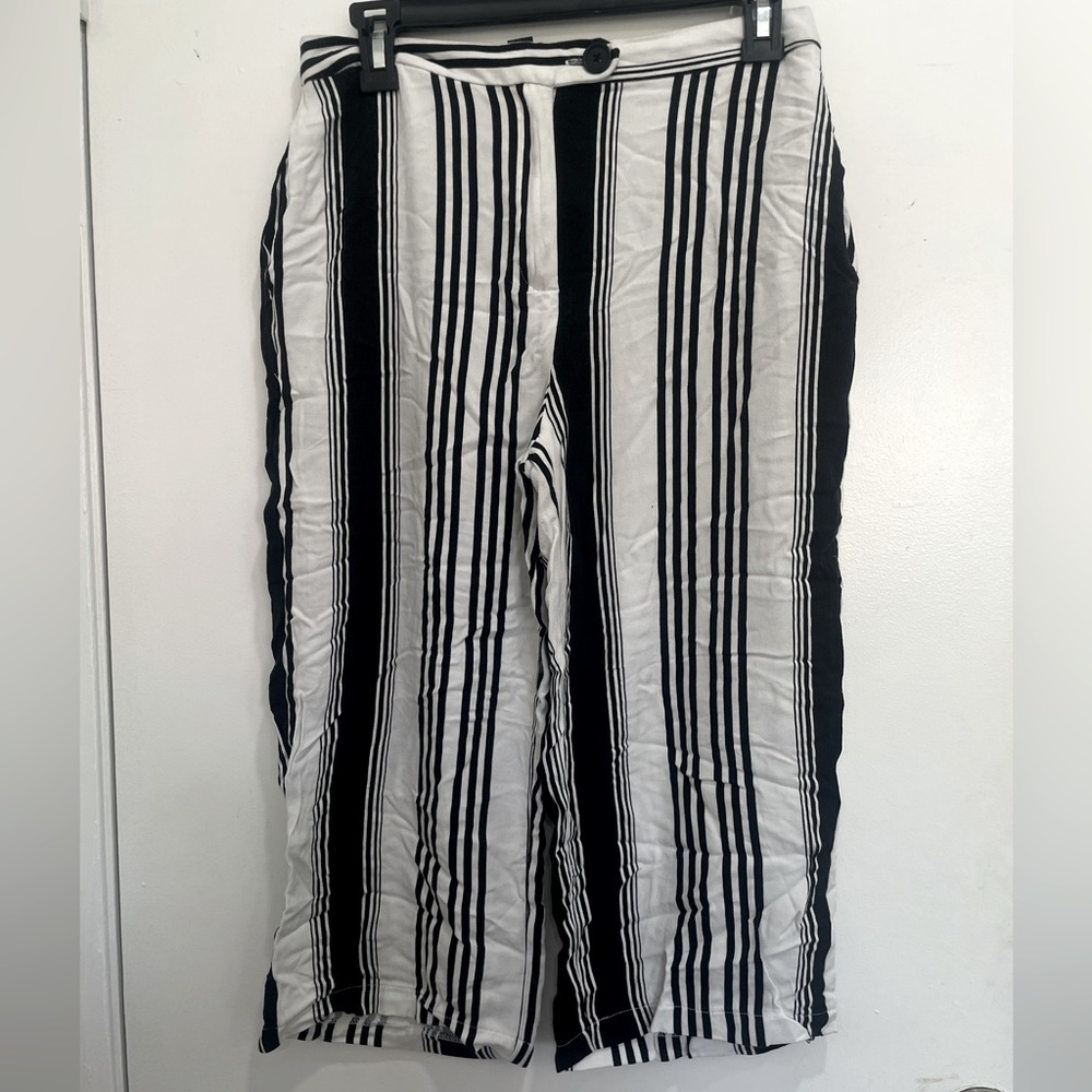 FOREVER 21 - High wasted cropped pants